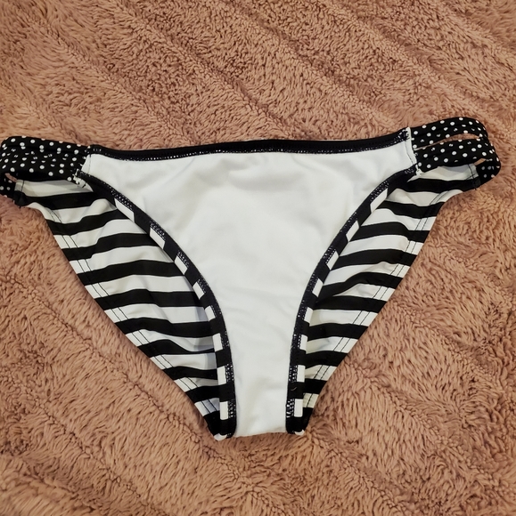 Super cute bikini bottom - Picture 4 of 8